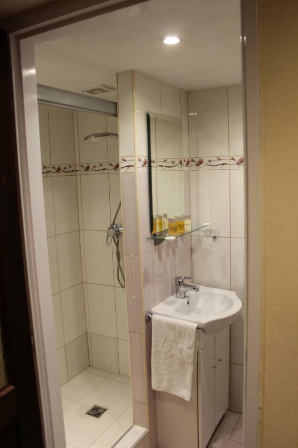 Residence Dobrovskeho Prague Exterior photo